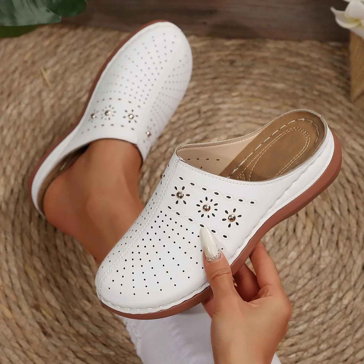 Clogs for Women Slip-On Mules Summer Walking Casual Sandals Comfortable Slip On Mule Clogs Hollow Out Floral Design Arch Support Wedge Sandals Going Out Shoes