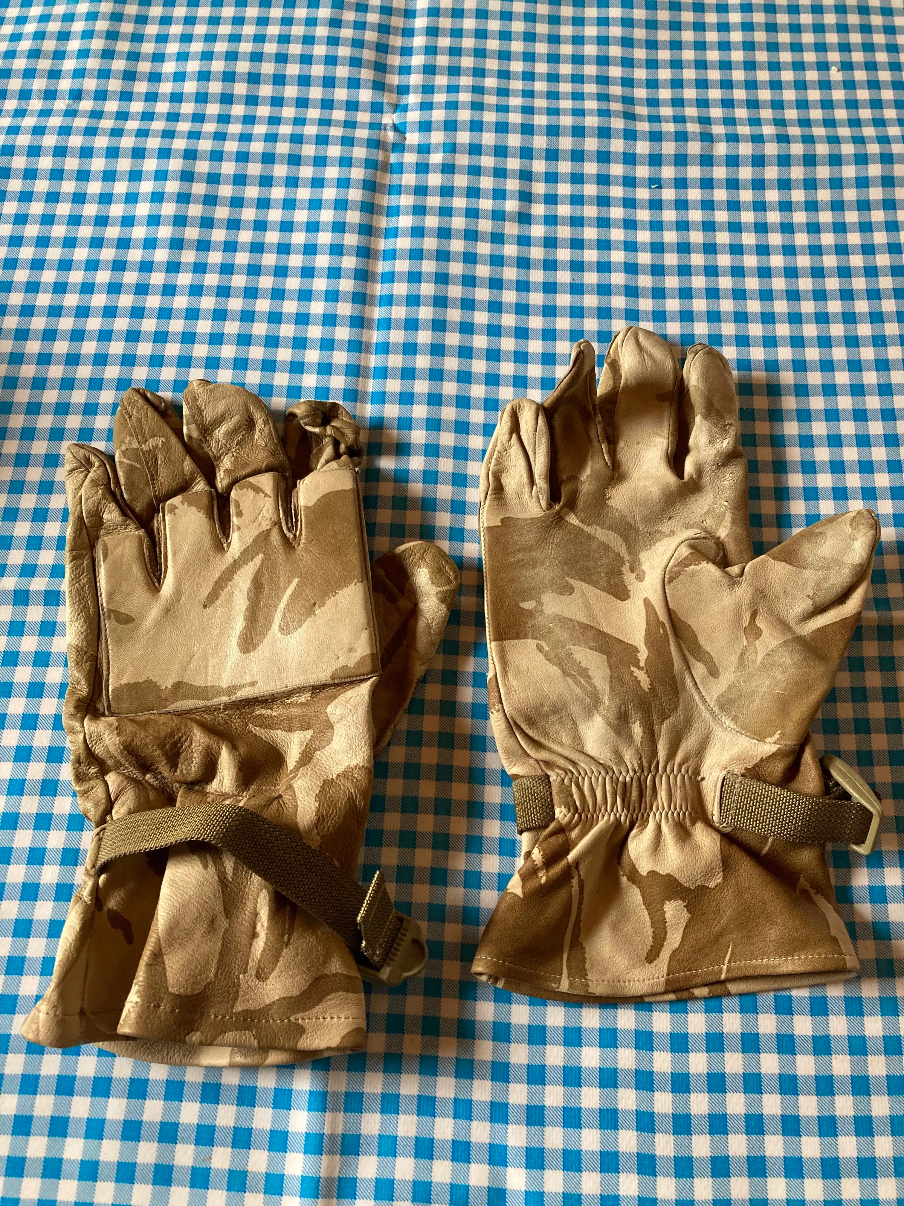 Gloves, British army surplus DESERT camo leather combat gloves (Used)