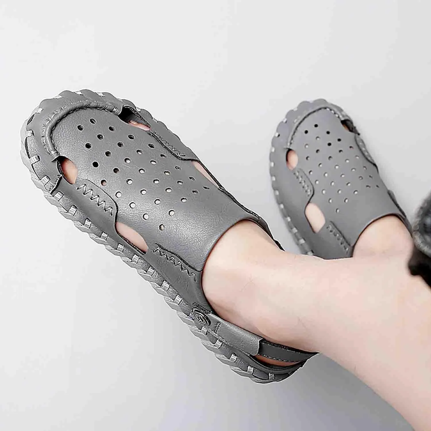 MEBAMY Men Leather Sandals Breathable Closed-Toe Summer Beach Classic Hiking Shoes